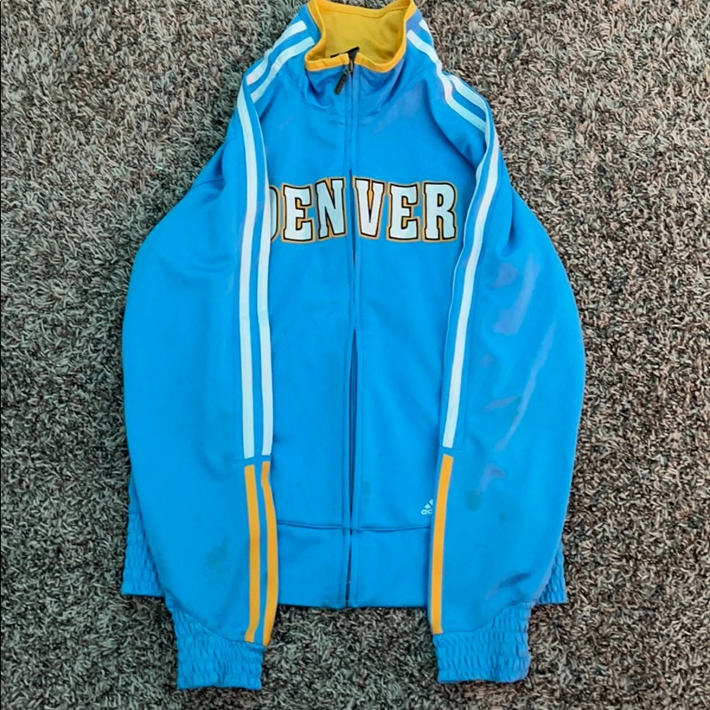 Denver Nuggets zip up